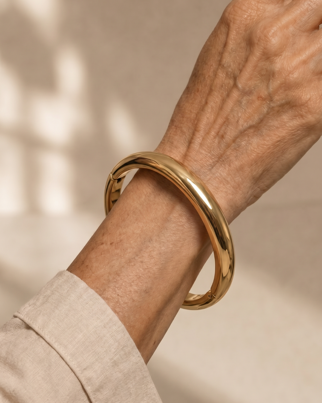 BRAZALETE RÍGIDO DORADO PULIDO