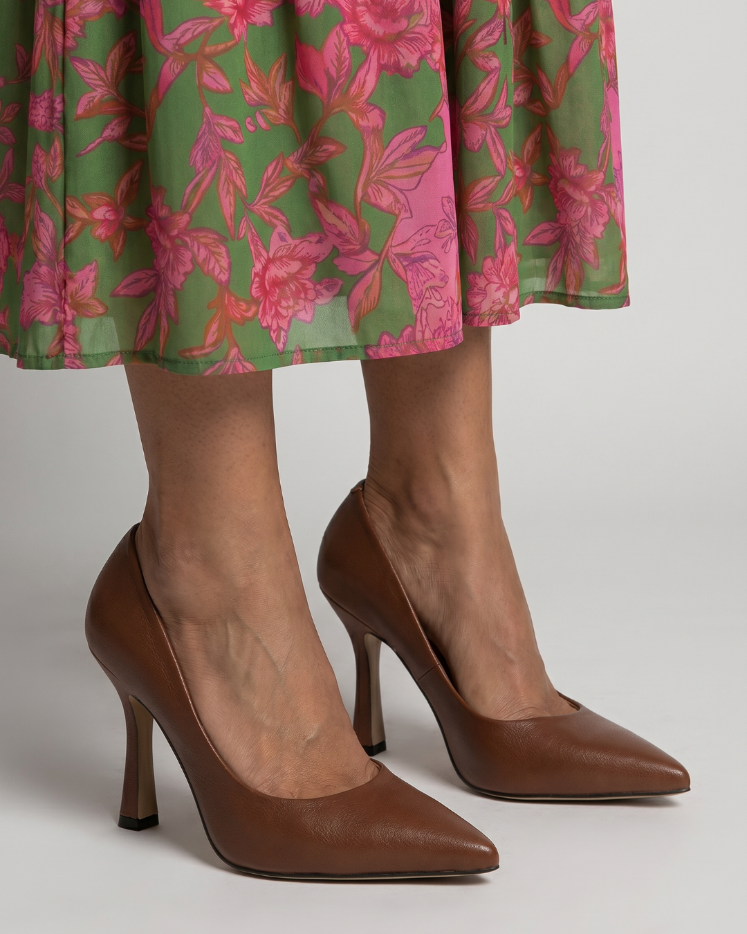 TACONES AGUJA PUNTERA FINA MARRÓN