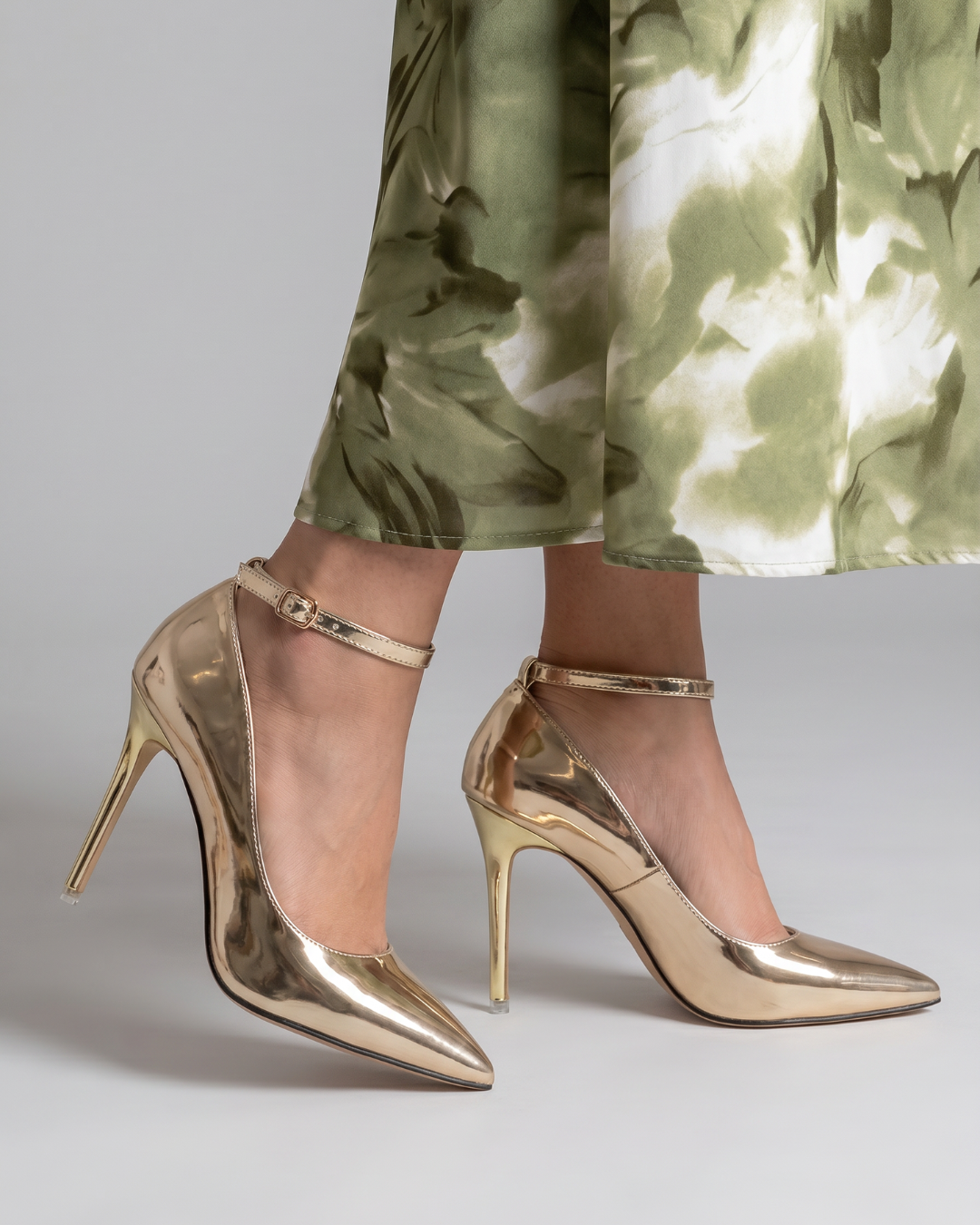 TACONES AGUJA METALIZADO DORADO