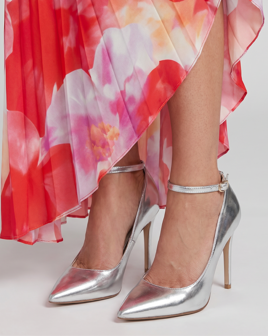 TACONES AGUJA PLATEADOS EFECTO ESPEJO