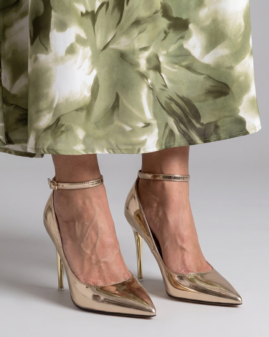 TACONES AGUJA METALIZADO DORADO