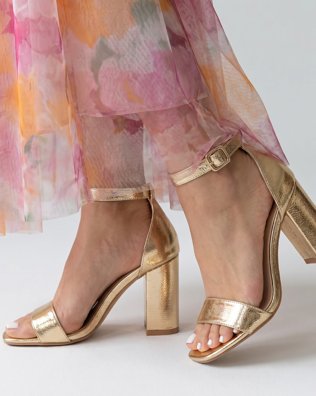 TACONES BLOQUE METALIZADO DORADO TIRA TOBILLO