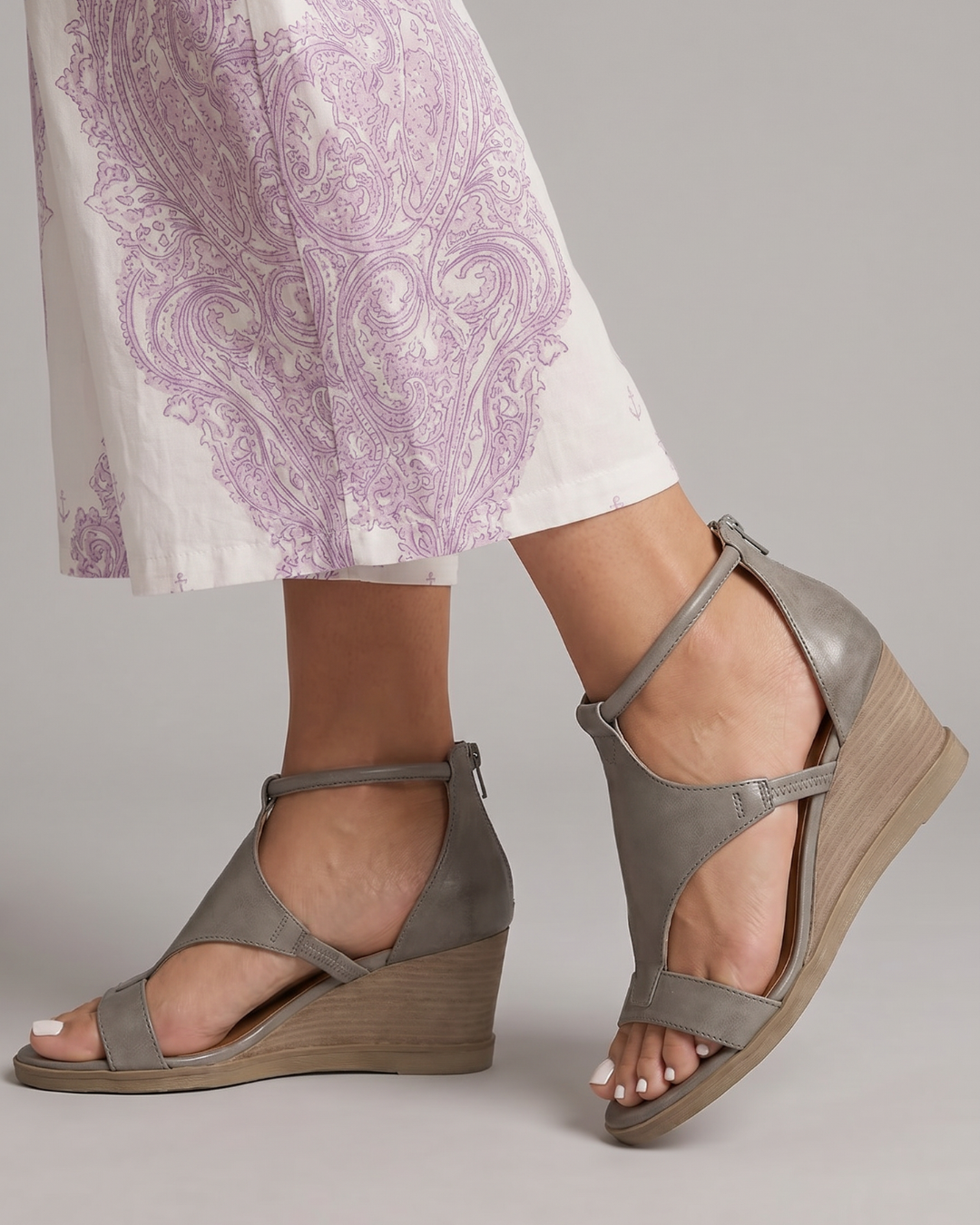 SANDALIAS CUÑA TIRAS CRUZADAS GRIS