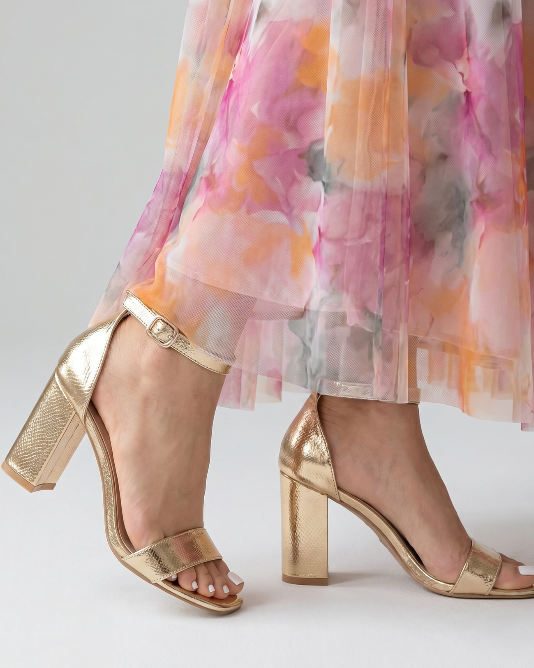 TACONES BLOQUE METALIZADO DORADO TIRA TOBILLO
