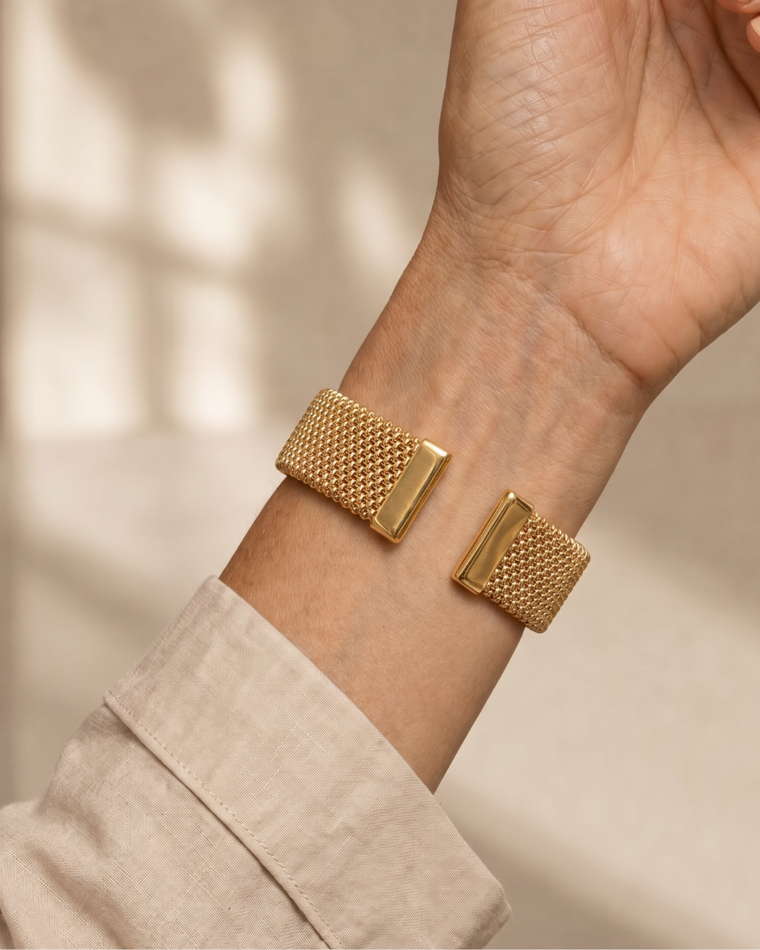 BRAZALETE MALLA TEJIDA DORADA
