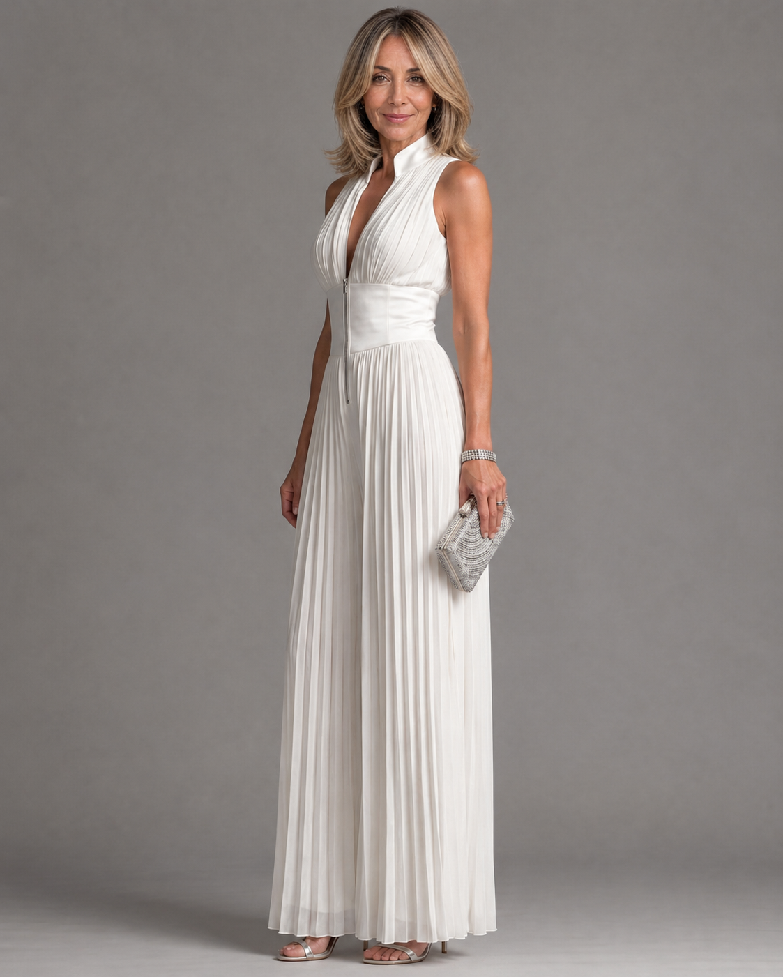 AURORA | MONO PLISADO DE CUELLO HALTER Y PIERNA ANCHA