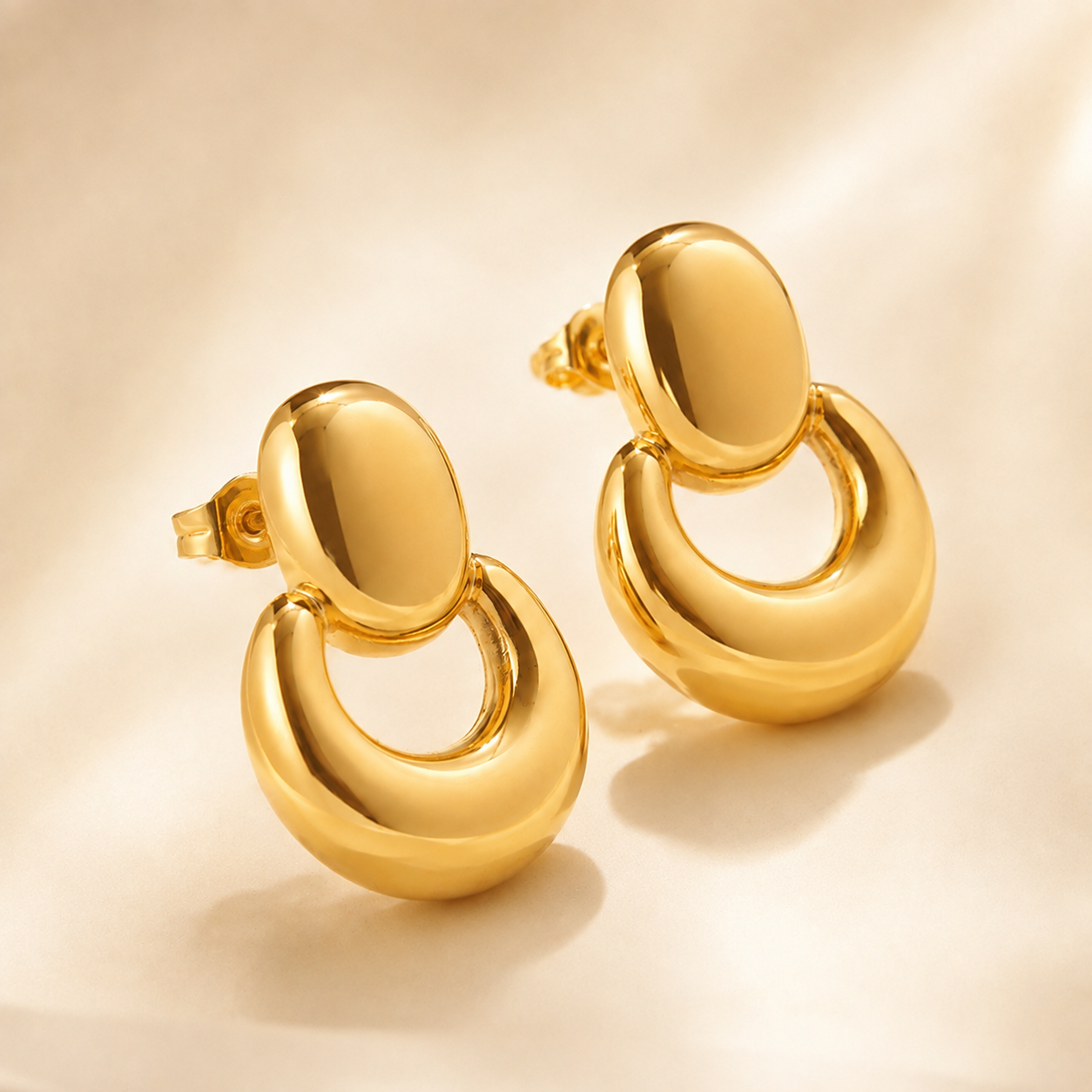 Aretes Dorados Aurelia de Diseño Geométrico