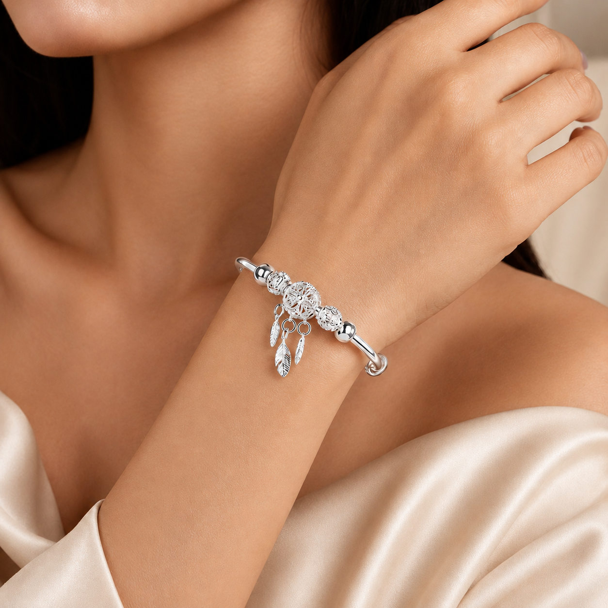 PULSERA PLATA PLUMAS COLGANTES