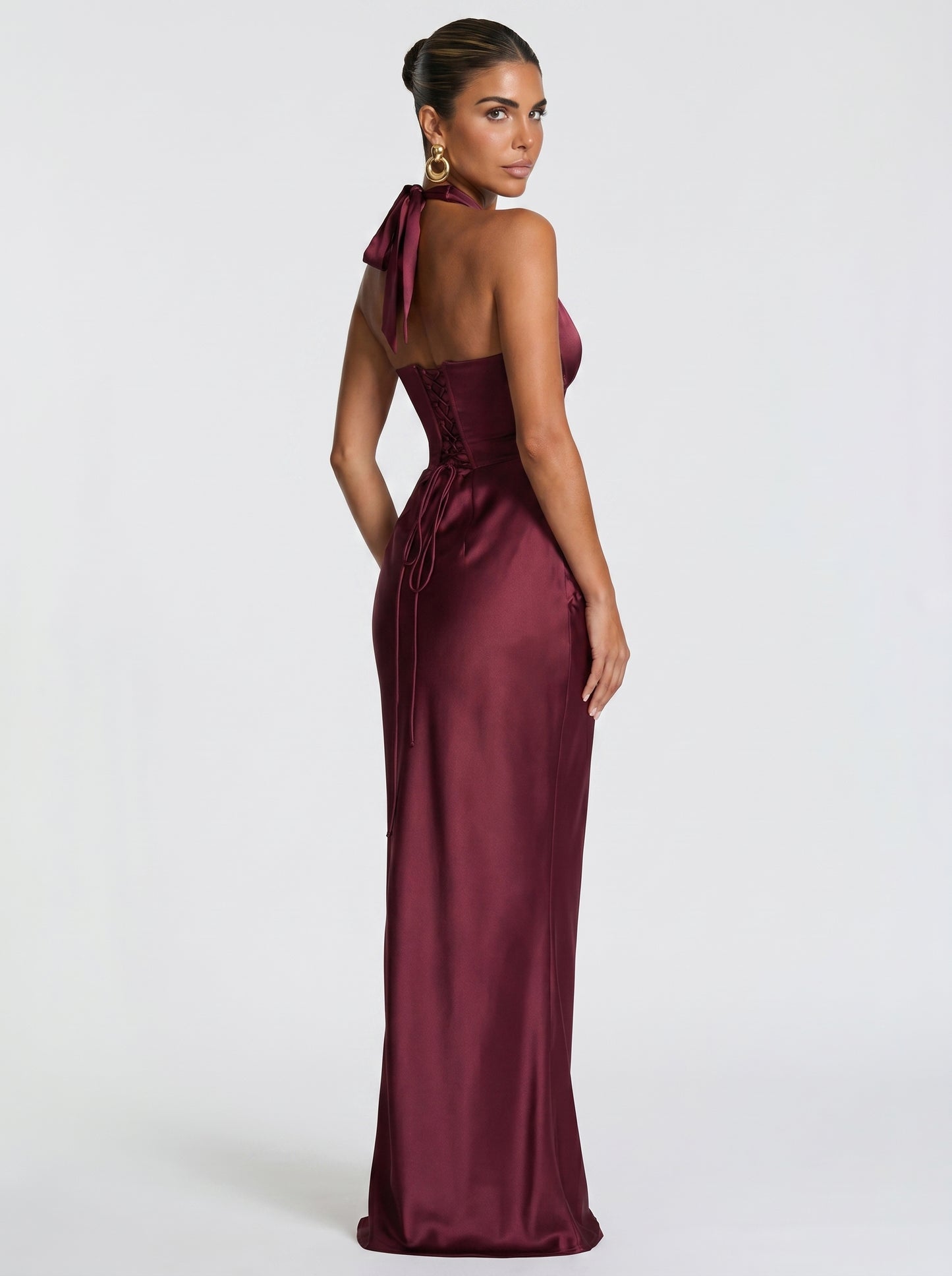 VESTIDO MAXI SATÉN HALTER CON ESPALDA DE CORSÉ