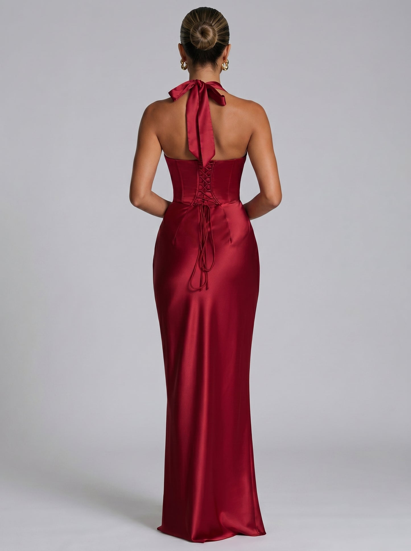 VESTIDO MAXI SATÉN HALTER CON ESPALDA DE CORSÉ