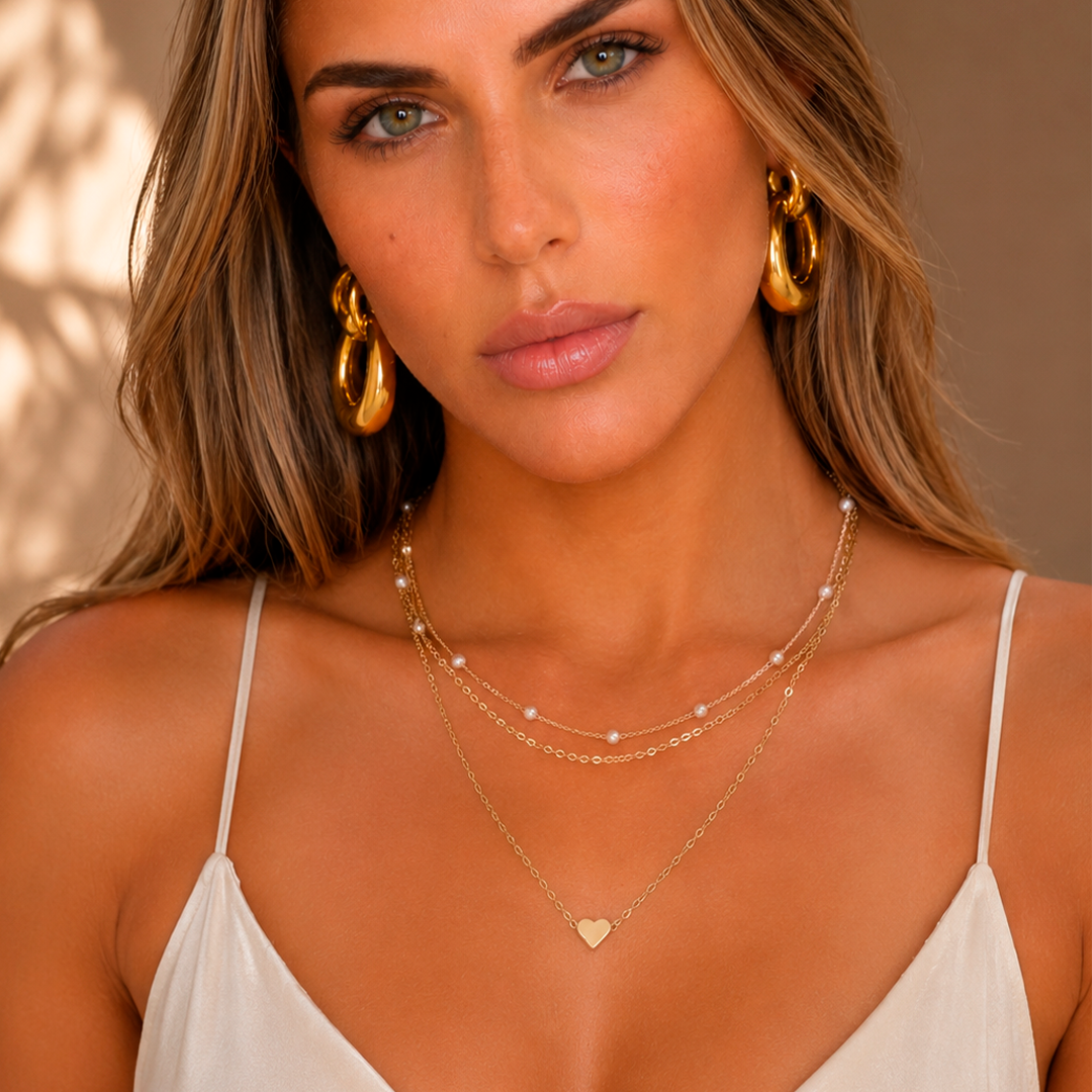 COLLAR TRIPLE CAPAS CORAZÓN DORADO